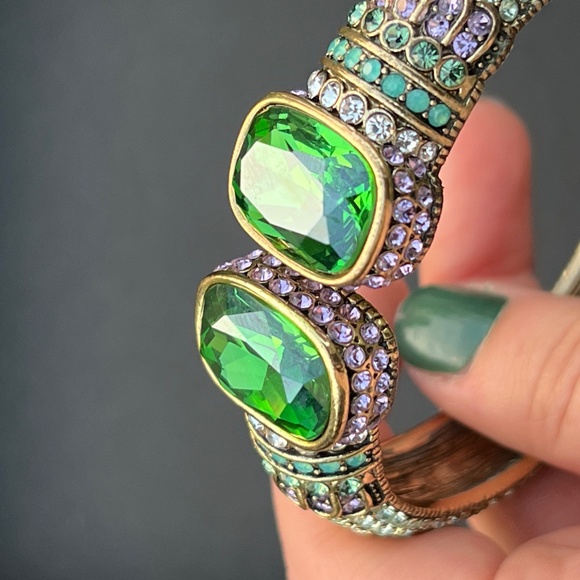 Heidi Daus Signed Hinged Cuff Bracelet Emerald Green Swarovski Crystals - Picture 8 of 15
